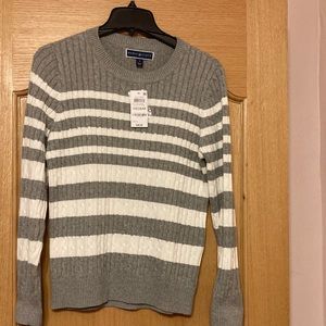 NWT  women’s scoop and crewneck sweater.Size M. 100%cotton.Made in China.